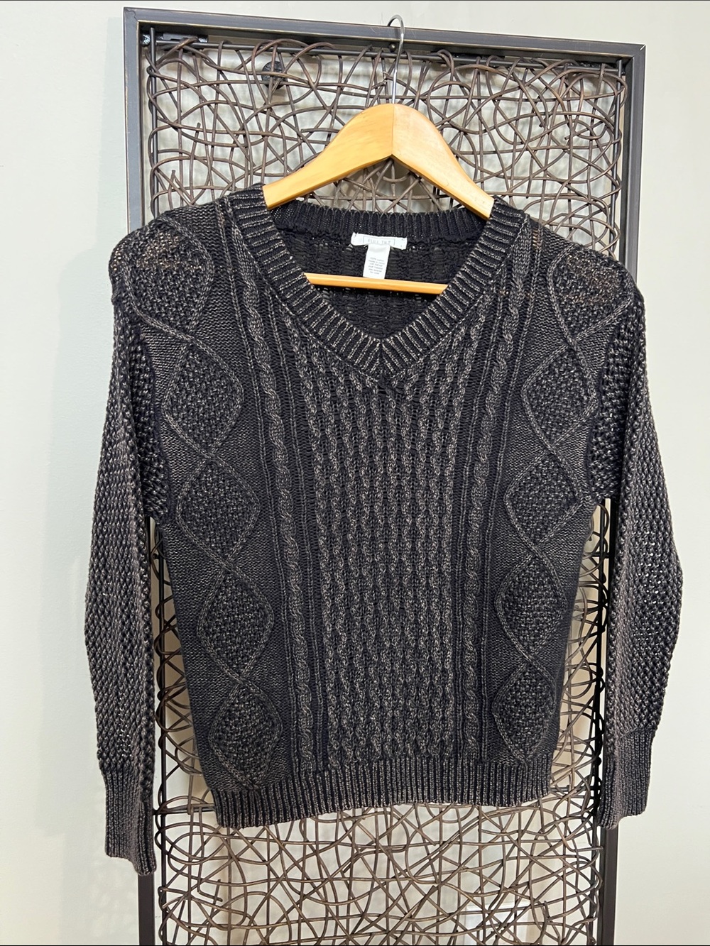 Full Tilt Girls Washed Cable Knit V-Neck Sweater washed black 100% Cotton L